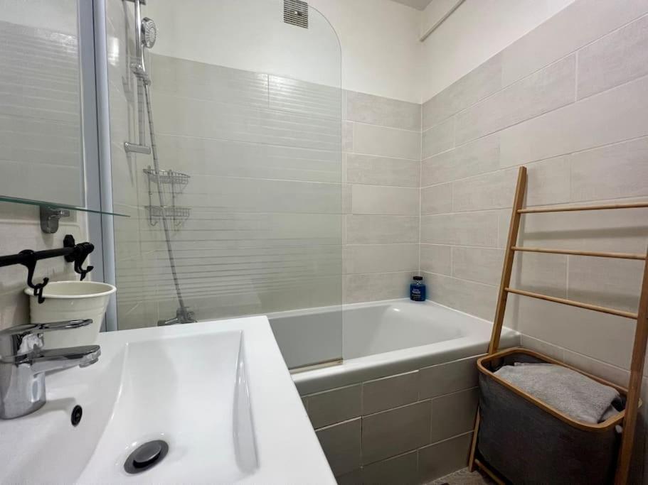Le P'Tit Anatole - Joli T2 Avec Parking Apartment Poitiers Exterior photo
